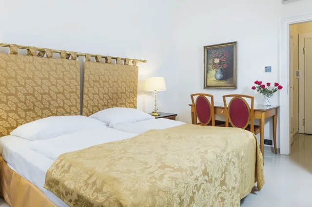 غرفة قياسية بسرير مزدوج أو سريرين منفصلين، Hotel Bologna 4/8