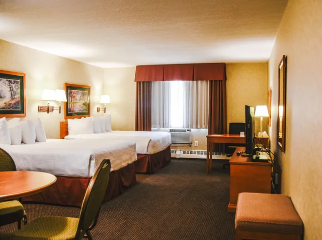 غرفة عائلية بسريرين كوين بمطبخ صغير، Stony Plain Inn & Suites 3/5