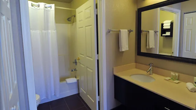 غرفة بسرير كينج بغرفة نوم واحدة لذوي الإعاقة، Staybridge Suites Chicago Oakbrook Terrace 7/9