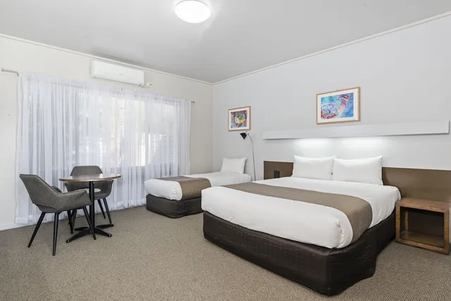غرفة قياسية بسرير كوين وسرير فردي لذوي الإعاقة، Comfort Inn Clubarham 1/2
