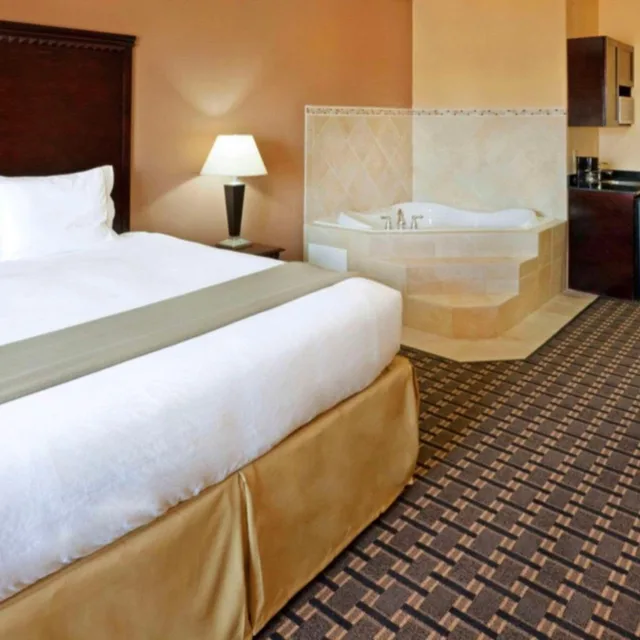 جناح بسرير كينج بجاكوزي لذوي الإعاقة، Comfort Inn & Suites Dallas Medical-Market Center 3/6