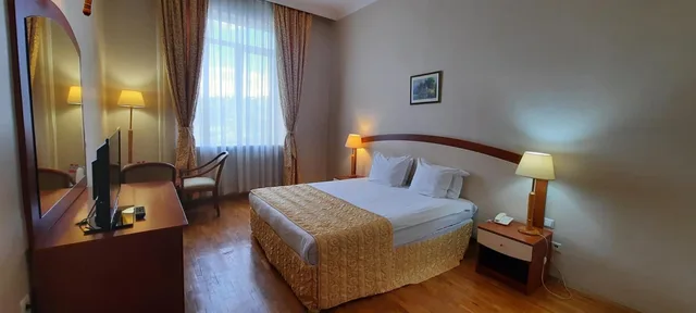 غرفة ديلوكس بسرير كوين، Ramada by Wyndham Plovdiv Trimontium 2/6