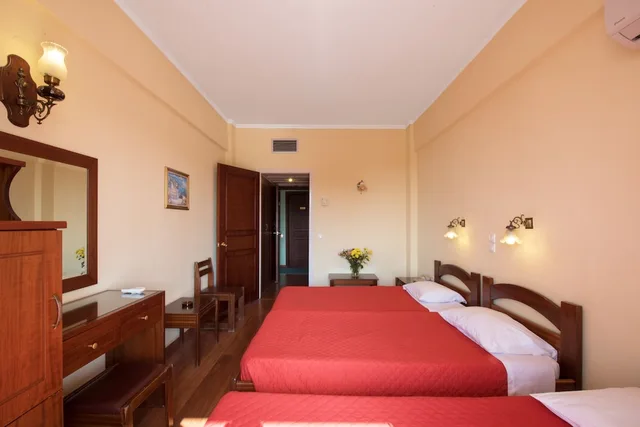 غرفة ثلاثية بسرير مزدوج وسرير فردي، Sunset Hotel Corfu 3/10