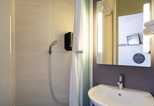 غرفة قياسية بسرير مزدوج، B&B Hotel Lorient Caudan 2/2