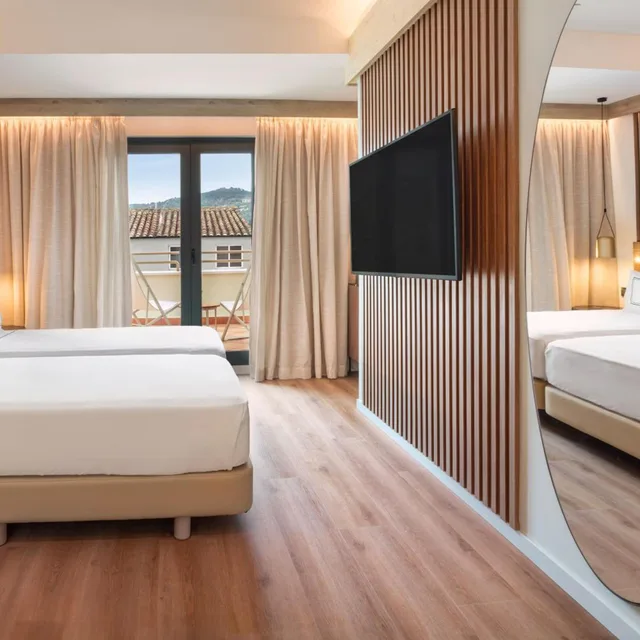 The Level, Premium, Double Bed, Terrace، Melia Granada 4/10