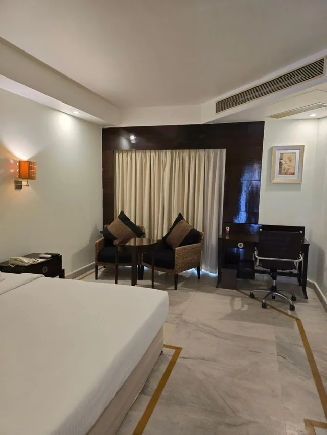 كوخ بسرير مزدوج، ROYAL ORCHID CENTRAL KIREETI 2/2