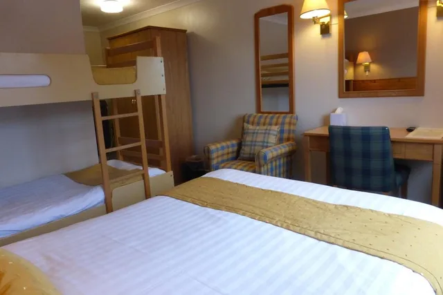 غرفة عائلية بسرير مزدوج وسرير بطابقين، Norseman Hotel 5/7