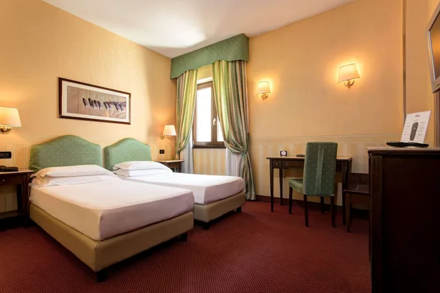 غرفة كلاسيكية بسرير كوين وسرير فردي للمدخنين، Best Western Hotel Tritone 2/5