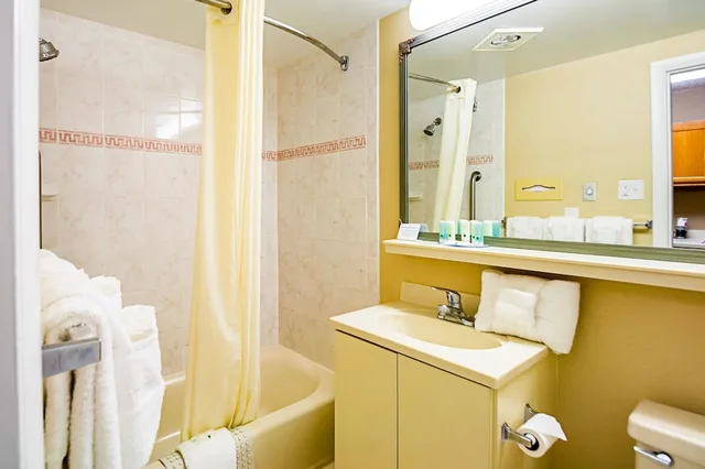 Exterior, Atrium, 2 Queen Beds, Sofa, Kitchenette، Quality Inn Oceanfront Ocean City 4/6