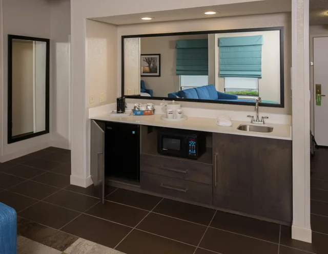 جناح بسرير كينج مع أريكة، Hampton Inn Wooster 5/5