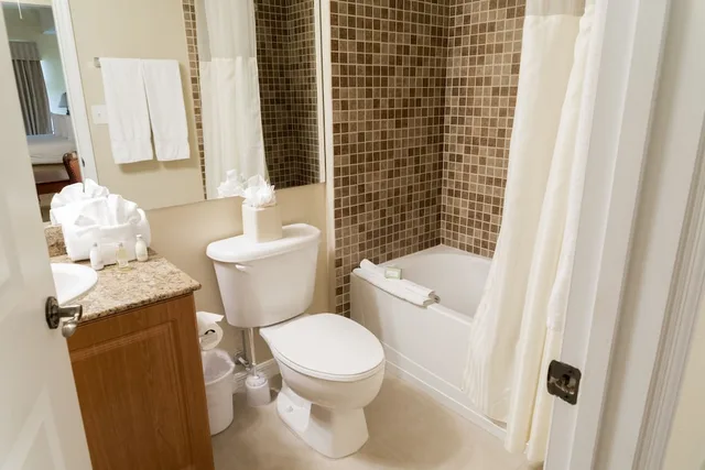 غرفة بسريرين كينج، The Point Hotel & Suites 5/5