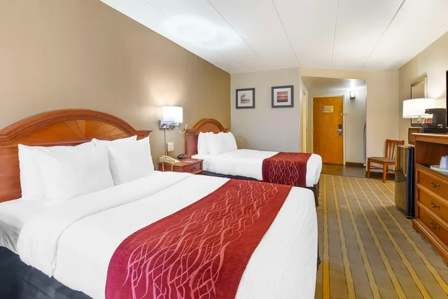 غرفة بسريرين مزدوجين، Comfort Inn University Center Fairfax VA 2/3