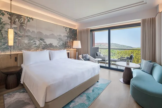 غرفة فاخرة بسرير كينج بشرفة بإطلالة، JW Marriott Goa Vagator 1/7
