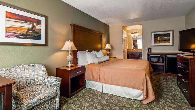 Room, Queen Bed, Accessible, Best Western Salbasgeon Inn & Suites Of Reedsport 1/3