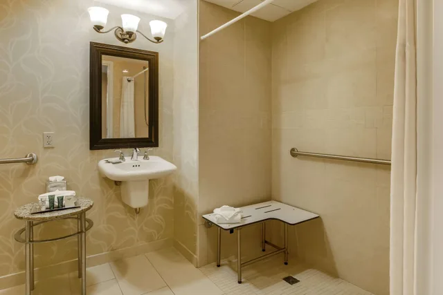 غرفة ديلوكس بسرير مزدوج، Hilton Branson Convention Center 5/5