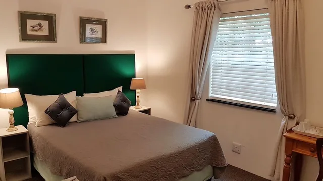 غرفة كلاسيكية بسرير كوين، Six Valk Avenue Self Catering Guest House 1/2