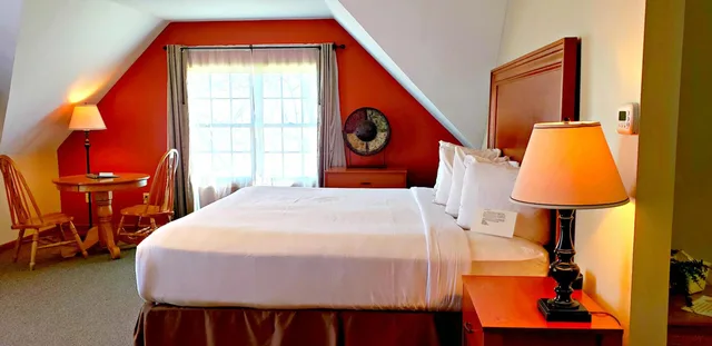 Carriage House, King Bed, Hot Tub، Berlin Heritage Inn 7/10