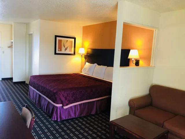 غرفة بسرير كينج، Americas Best Value Inn Suites 2/4