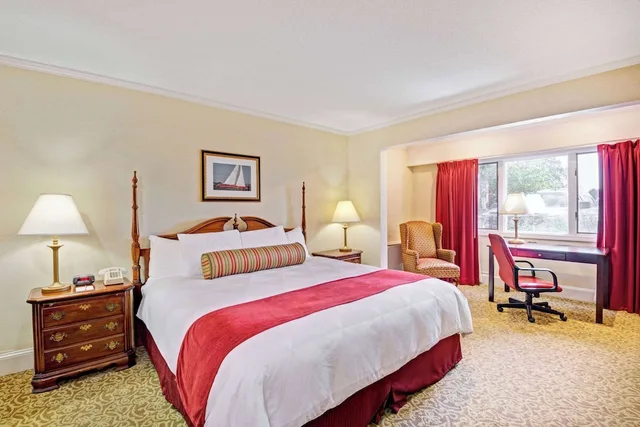 1 Bedroom, Suite, King Bed, Ramada by Wyndham Seekonk Providence Area 1/2