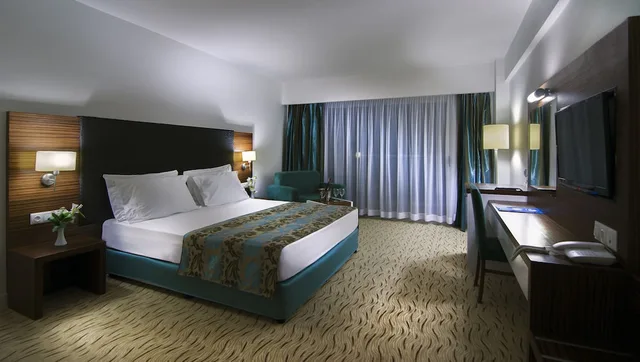 غرفة قياسية بسرير مزدوج، Palm Wings Beach Resort&Spa Kusadasi 1/2