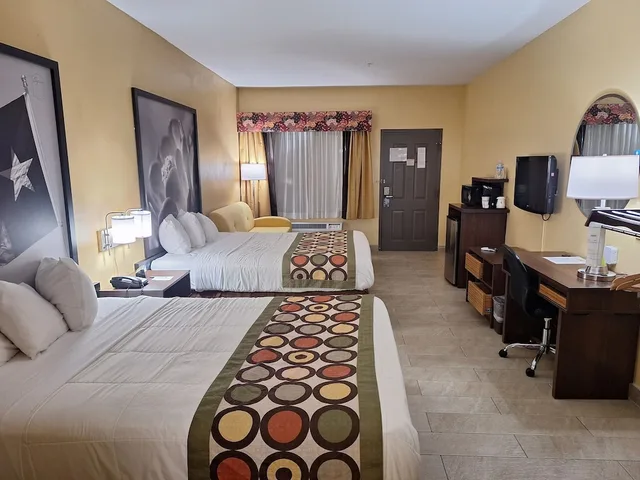 غرفة بسريرين كوين مع أريكة لذوي الإعاقة، Super 8 by Wyndham Weslaco 9/10