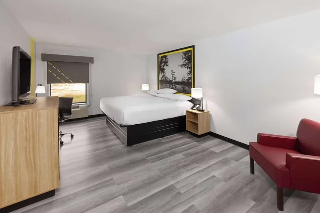 غرفة مفردة بسرير كينج، Super 8 by Wyndham Alexandria LA 2/3
