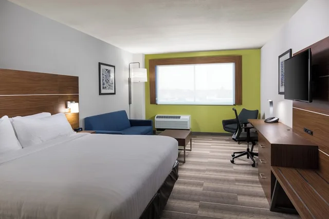 جناح بسرير كينج مع أريكة، HOLIDAY INN EXPRESS VISALIA 1/4