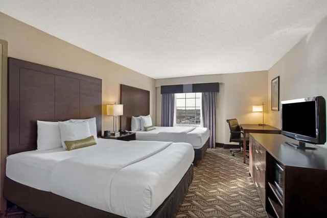 غرفة بسريرين كوين، La Quinta Inn & Suites by Wyndham Springfield MA 2/2