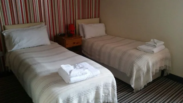 غرفة قياسية بسريرين منفصلين، Ambrose Hotel 1/1
