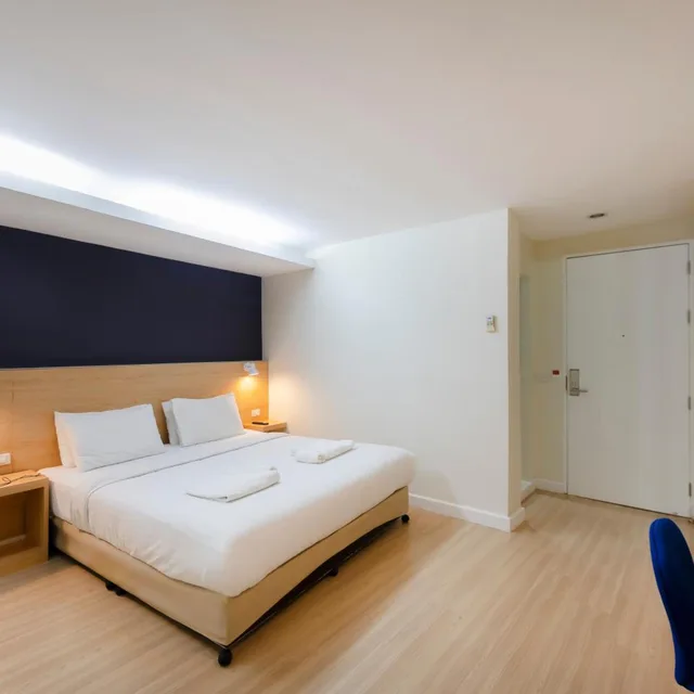 Budget, Double Bed, Solo Express Sukhumvit 81 2/4