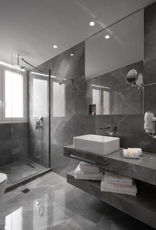 جناح تنفيذي بسرير كوين بجاكوزي، Praxitelous Luxury Suites 4/4