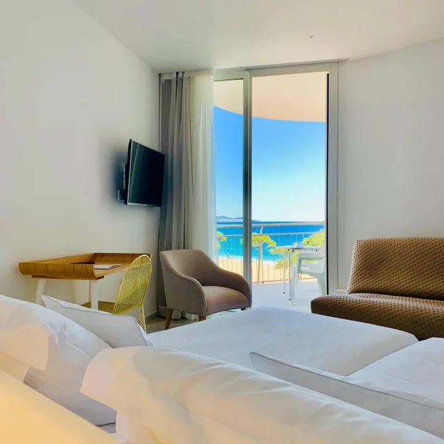 Room, Double Bed, Side Sea View, Balcony، Hotel Aromar 1/8