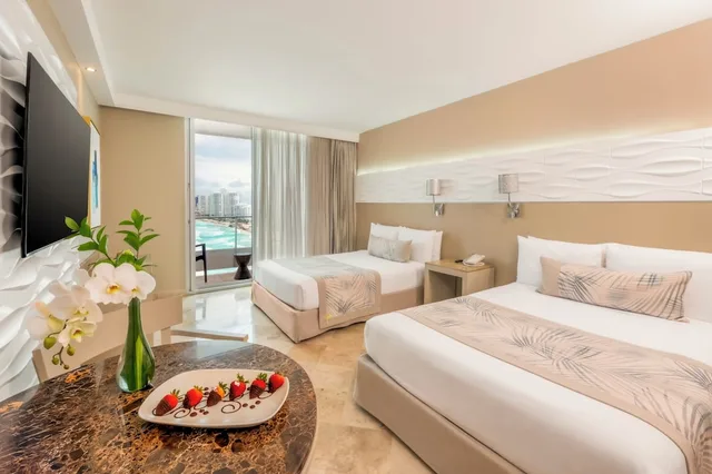 غرفة سوبيريور بسريرين مزدوجين بإطلالة على البحر، Krystal Grand Cancun All Inclusive 2/10