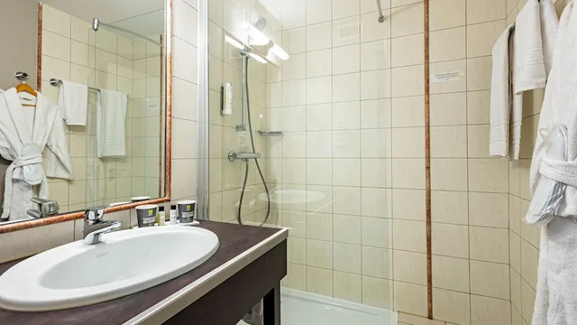 غرفة سوبيريور بسرير كوين، HOSTELLERIE D'AUSSOIS 5/6