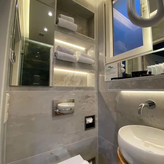 غرفة ثلاثية بشرفة، Alp Hotel Amsterdam 5/6