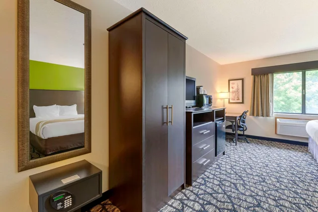 غرفة بسريرين كوين، Quality Inn Oshkosh Aviation Park 4/4