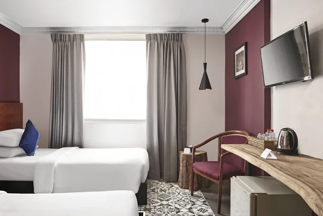 غرفة سوبيريور بسريرين منفصلين وسريرين مزدوجين بإطلالة على المدينة لذوي الإعاقة، Pacific Hotel 2/2
