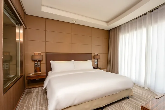 جناح بسرير كينج مع دخول صالة النادي لذوي الإعاقة، CROWNE PLAZA KUNMING CITY CENTRE 1/3