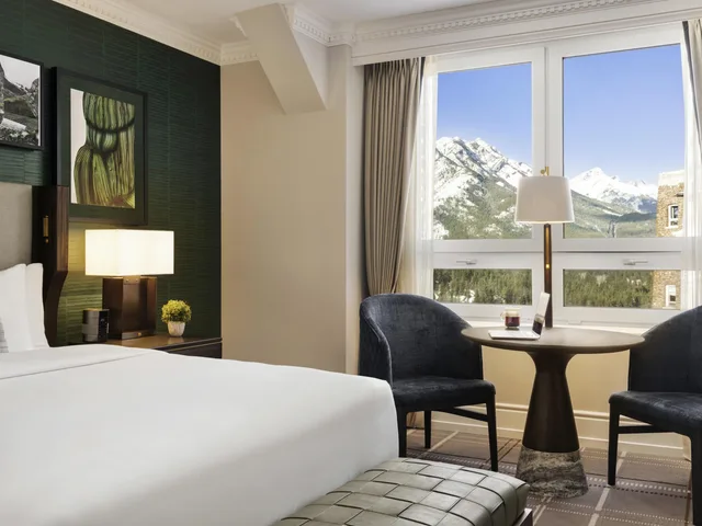 Preferred, Guest Room, Deluxe, King Bed, Mountain View, Fairmont Banff Springs 2/3