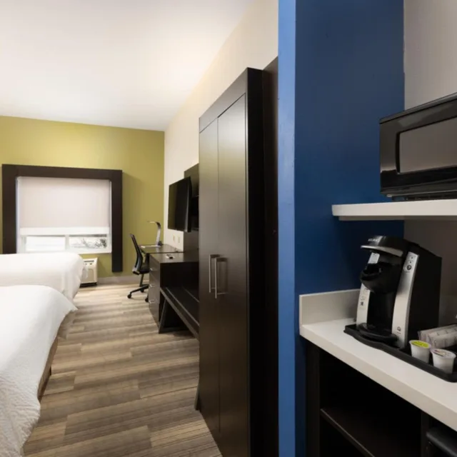 غرفة قياسية بسريرين كوين بحوض استحمام لذوي الإعاقة، Holiday Inn Express Hotel Suites Chattanooga Hixson 4/4