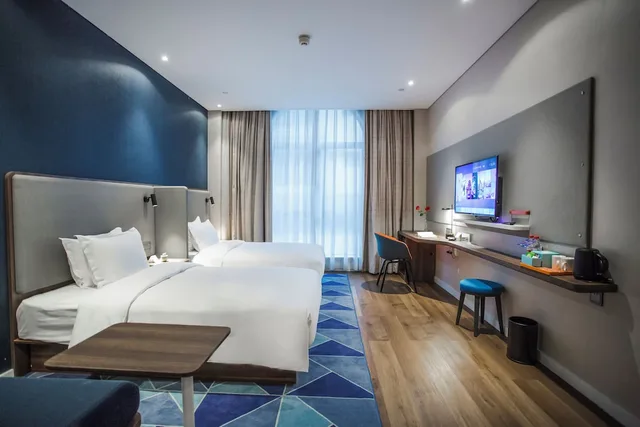 Standard, Twin Beds, Accessible, Holiday Inn Express Shanghai Pudong Chuansha 1/2