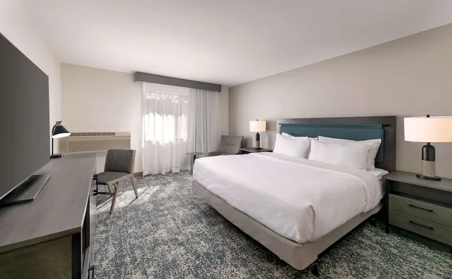 غرفة ديلوكس بسرير كينج بحوض استحمام، Seacliff Inn Aptos, Tapestry Collection by Hilton 3/10