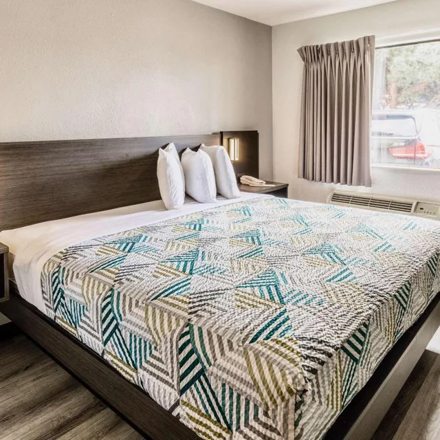 1 Full Bed Mobility Access Ri Shwr, Nsmk، Motel6 Carlsbad, CA - Near Legoland 5/8
