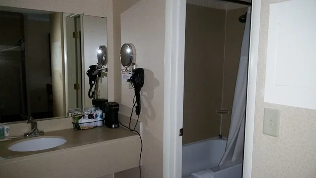 غرفة قياسية بسريرين كوين، Quality Inn Mount Vernon 5/6