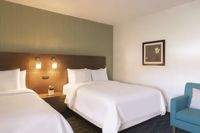 غرفة بسريرين كوين بإطلالة على النهر، Radisson Hotel Grand Rapids Riverfront 2/10