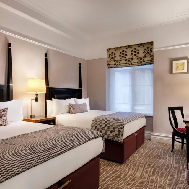 غرفة ديلوكس بسريرين مزدوجين، ST ERMINS HOTEL 1/8
