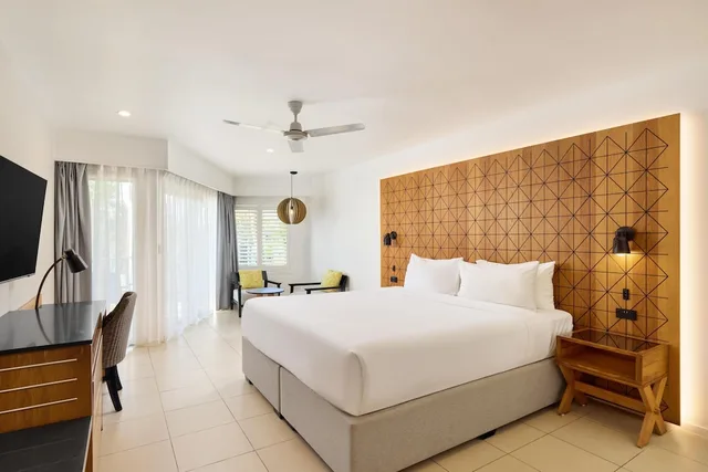غرفة قياسية بسرير كينج بإطلالة على الحديقة، Radisson Blu Resort Fiji Denarau Island 2/6