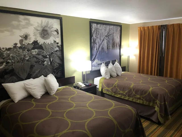 غرفة بسريرين كوين، Super 8 By Wyndham Topeka/Wanamaker Rd/I-70 2/6