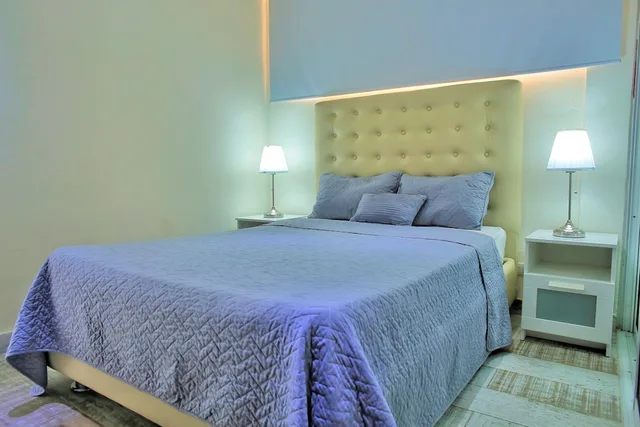 جناح جونيور بسرير كوين بإطلالة على البحر بغرفة نوم واحدة مع أريكة بمطبخ صغير، RIG HOTEL BOUTIQUE PUERTO MALECON 3/10