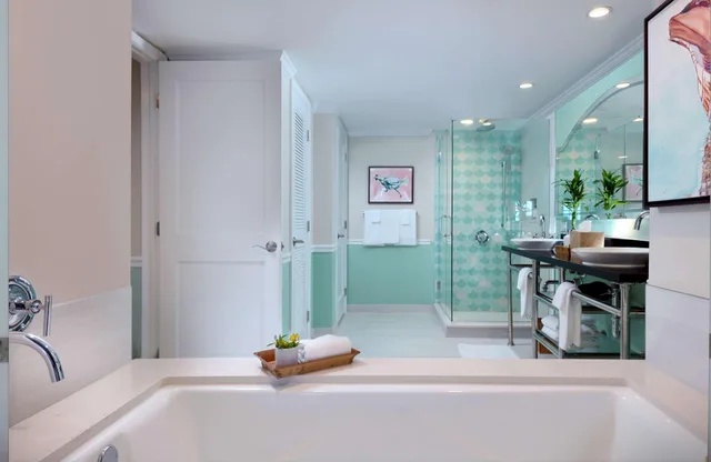Suite, King Bed, Ocean View, Ocean Key Resort and Spa 3/3